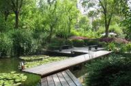 植物配置標(biāo)準(zhǔn)：“先高后低，先內(nèi)后外”